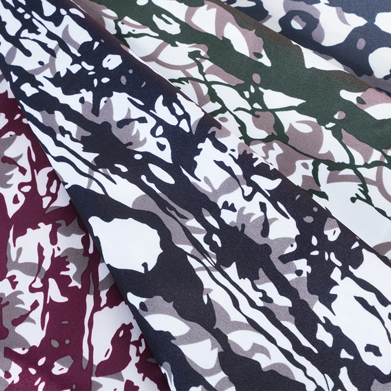 50/75 Matt Satin Graffiti Print Tyg